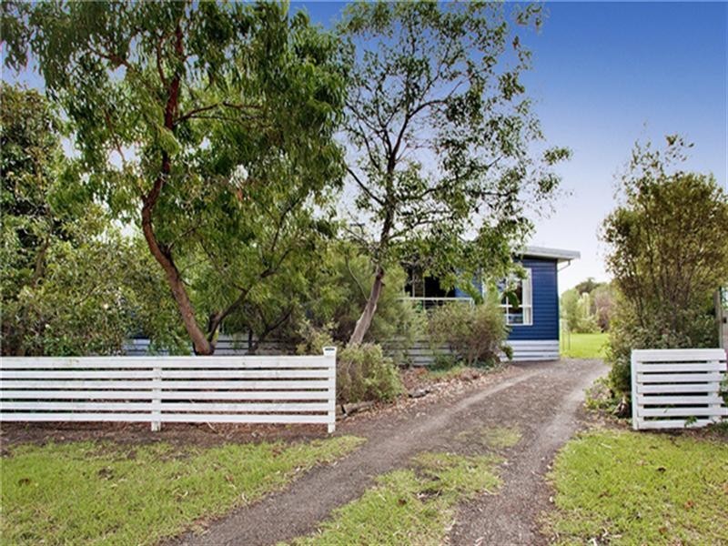 4 Collett Court, St Leonards VIC 3223