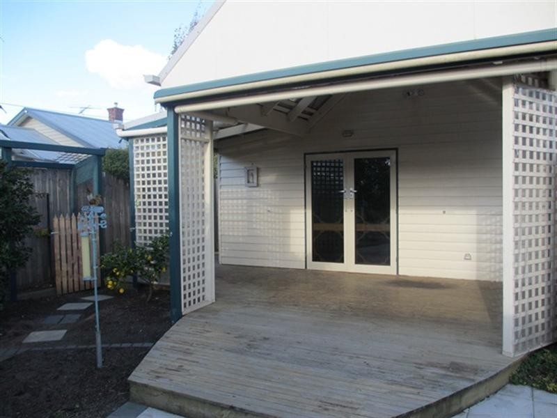 4 Loch Street, East Geelong VIC 3219