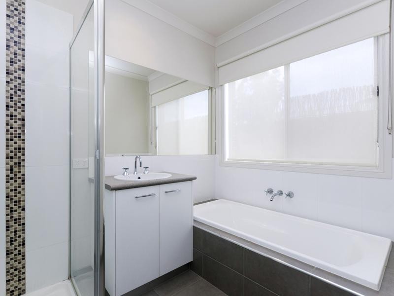 2/25 Finchaven Street, Herne Hill VIC 3218