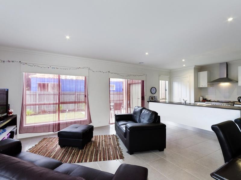 2/25 Finchaven Street, Herne Hill VIC 3218