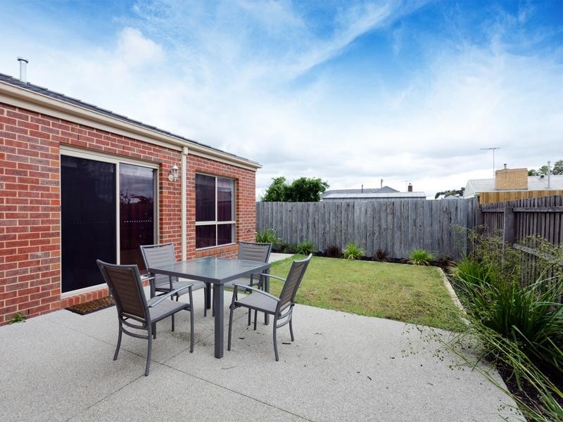 2/25 Finchaven Street, Herne Hill VIC 3218