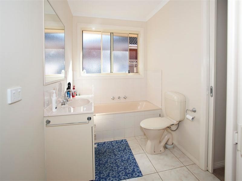 1/2 Glover Street, Newcomb VIC 3219