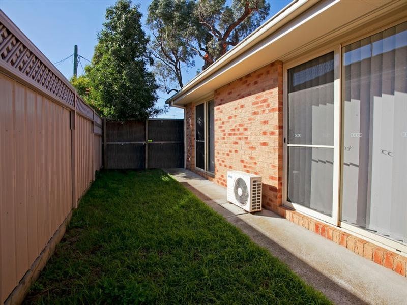 1/2 Glover Street, Newcomb VIC 3219