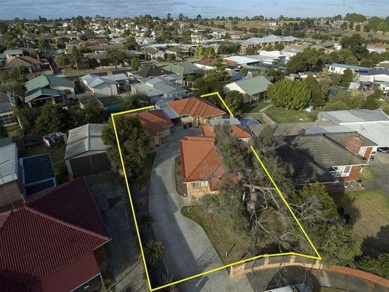 1/2 Glover Street, Newcomb VIC 3219