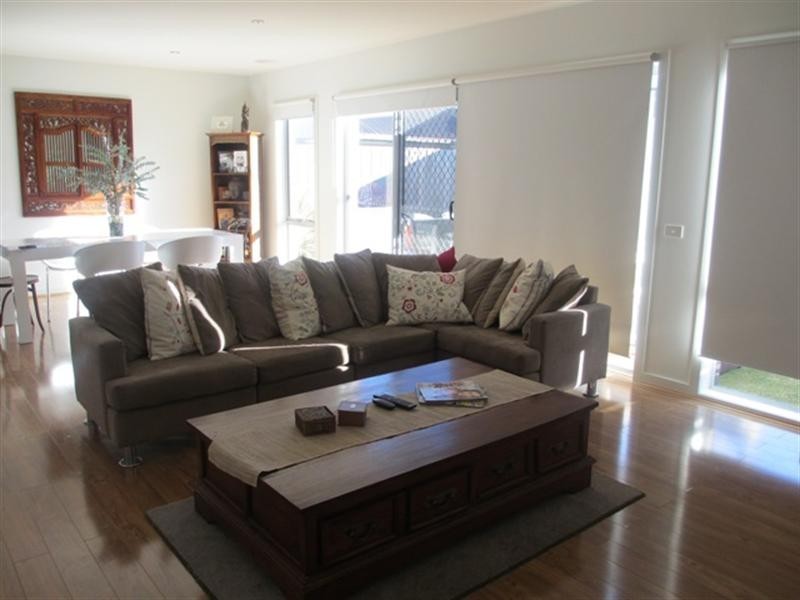 2/4 Lancaster Avenue, Newcomb VIC 3219