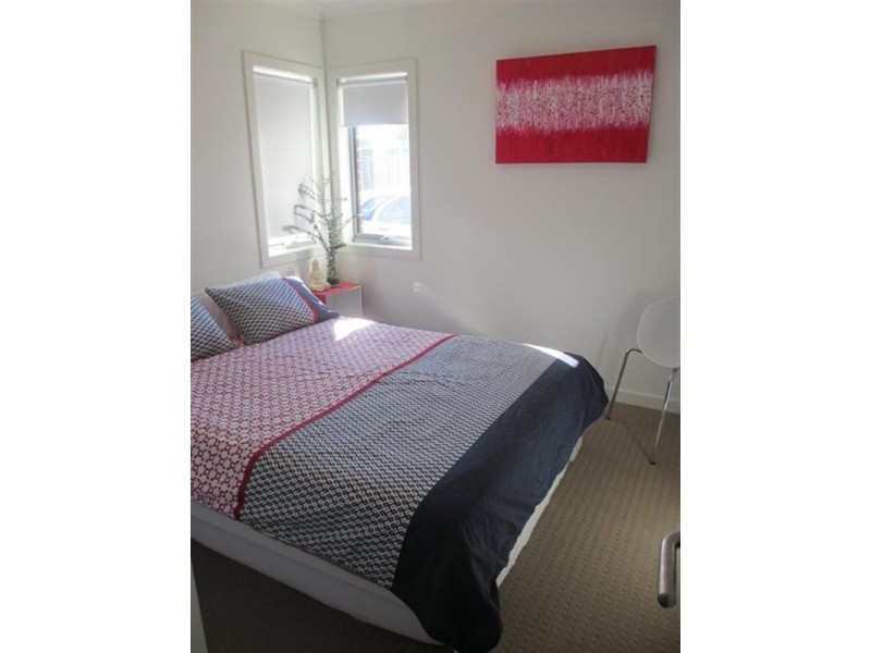 2/4 Lancaster Avenue, Newcomb VIC 3219