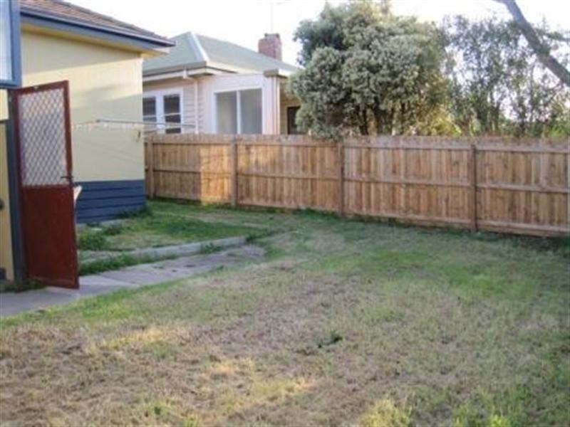 14 Riversdale Road, Newtown VIC 3220