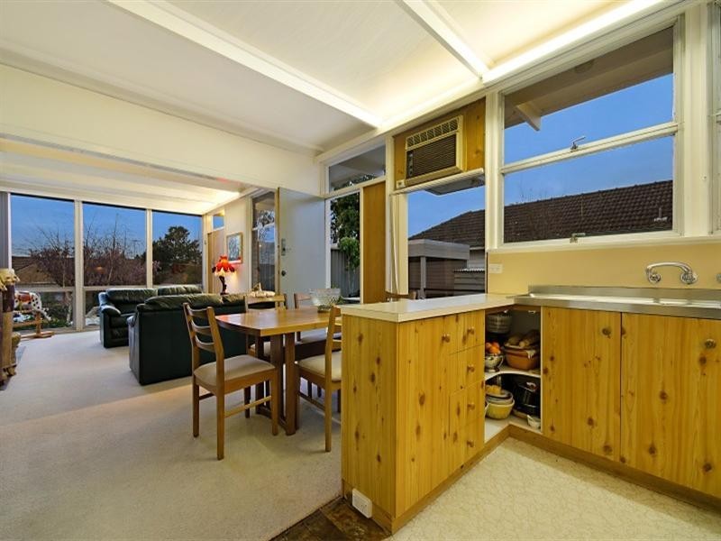 11 Araluen Parade, Belmont VIC 3216