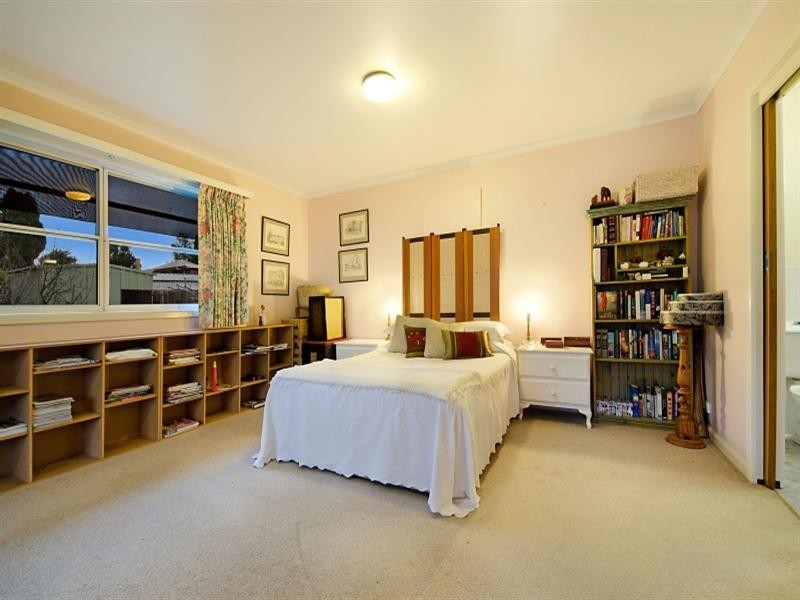 11 Araluen Parade, Belmont VIC 3216