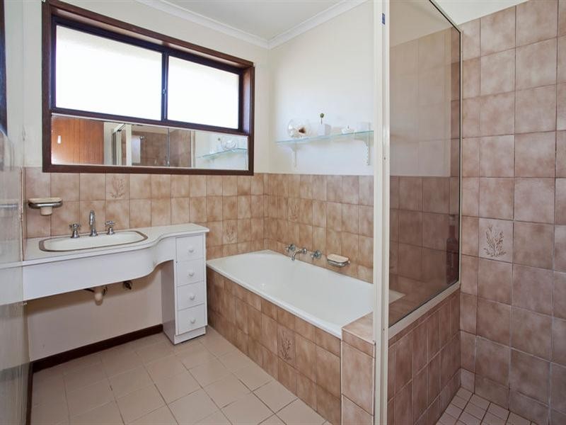 23 Konrads Crescent, Highton VIC 3216