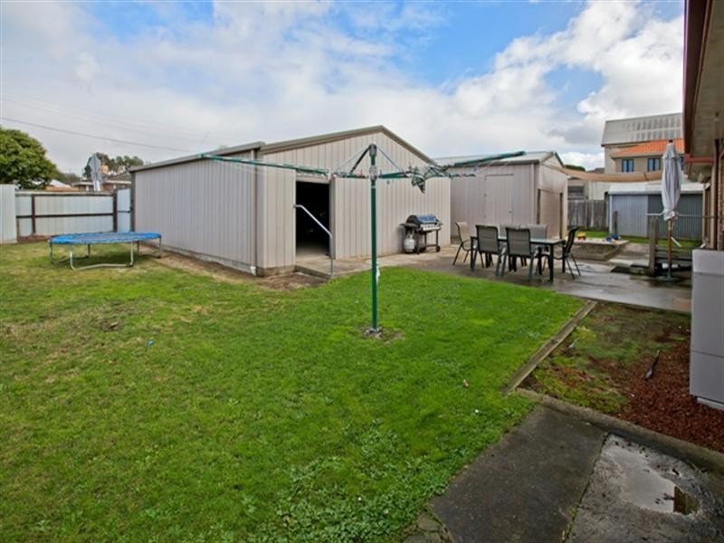 211 Aberdeen Street, Newtown VIC 3220