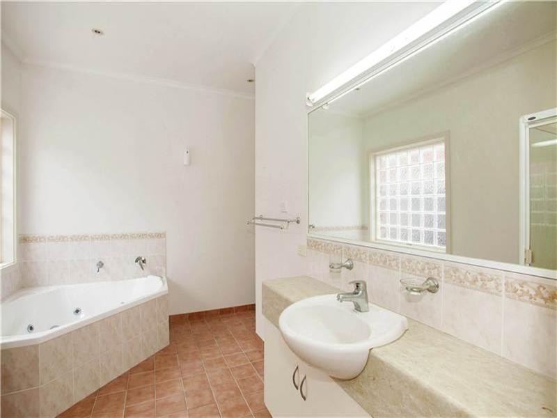 8 Nolan Place, Lovely Banks VIC 3221