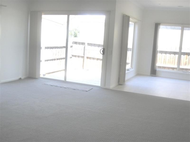 2/11 Addis Street, Geelong West VIC 3218