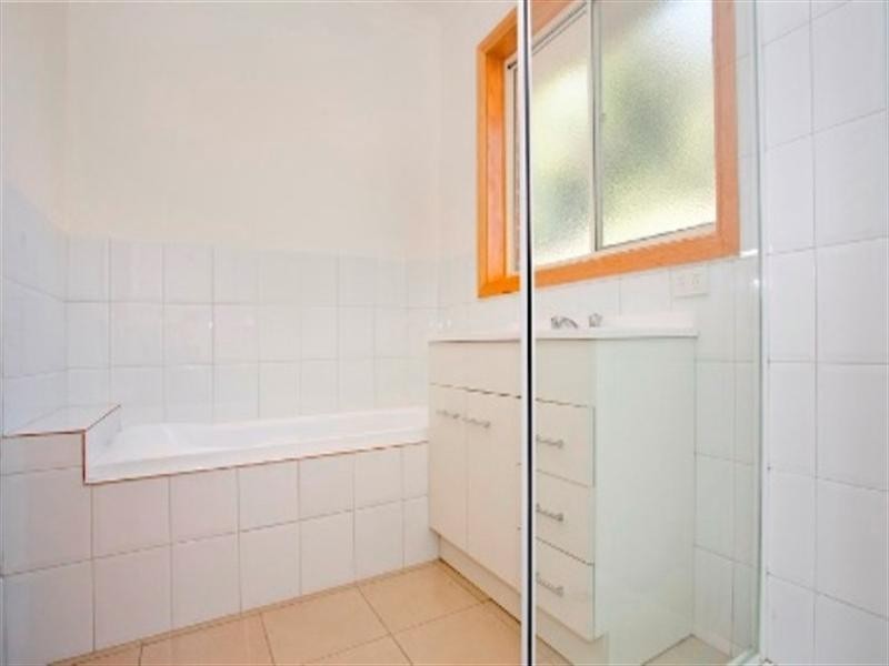 2/9 Konrads Crescent, Highton VIC 3216