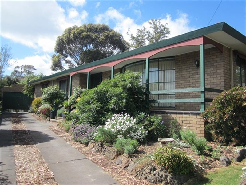 9 Cannes Court, Highton VIC 3216