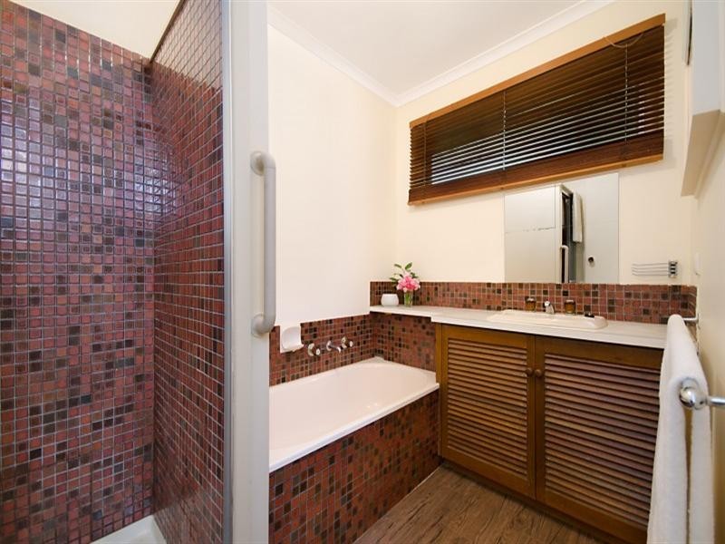 142 Barrabool Road, Highton VIC 3216