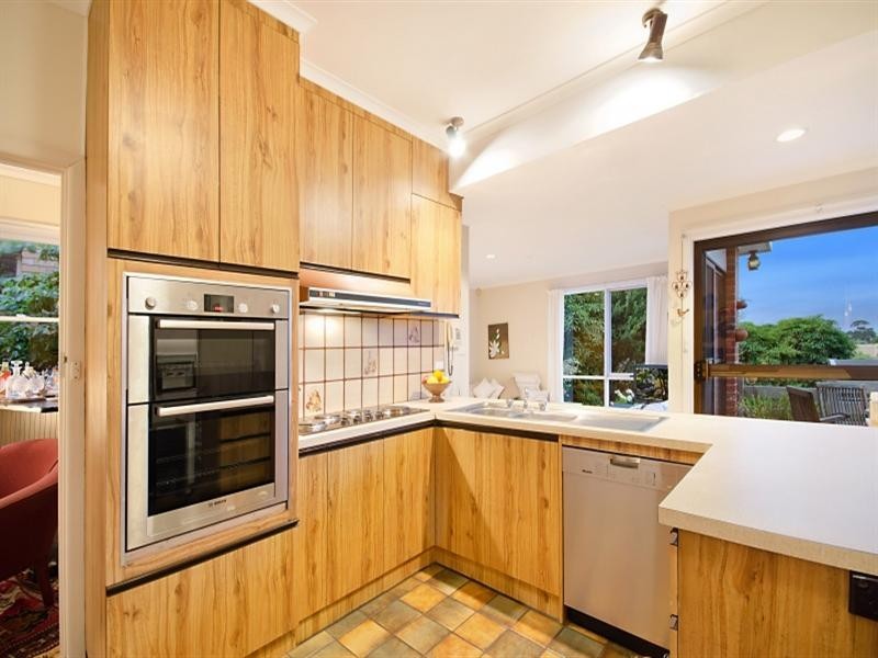 19 Layton Crescent, Newtown VIC 3220