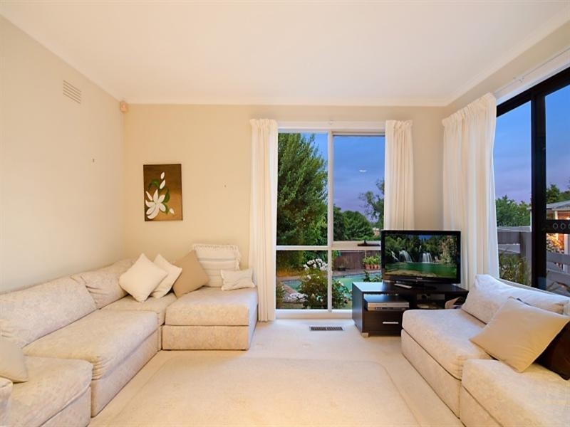 19 Layton Crescent, Newtown VIC 3220