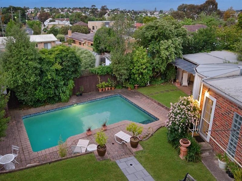 19 Layton Crescent, Newtown VIC 3220