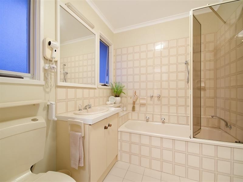 19 Layton Crescent, Newtown VIC 3220