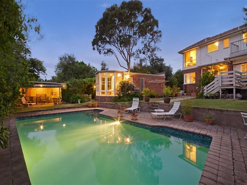 19 Layton Crescent, Newtown VIC 3220