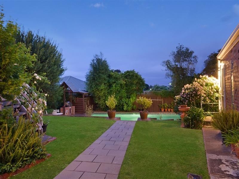 19 Layton Crescent, Newtown VIC 3220