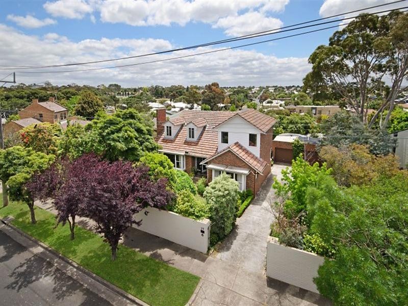 19 Layton Crescent, Newtown VIC 3220