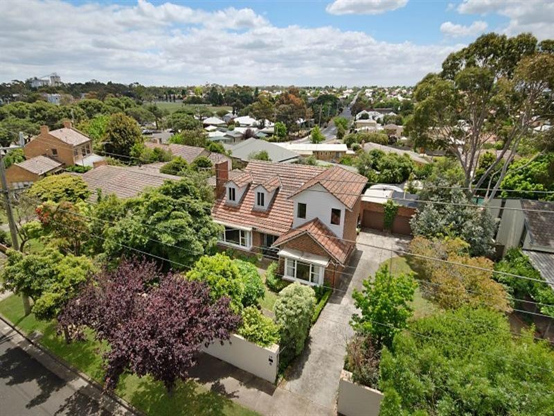 19 Layton Crescent, Newtown VIC 3220
