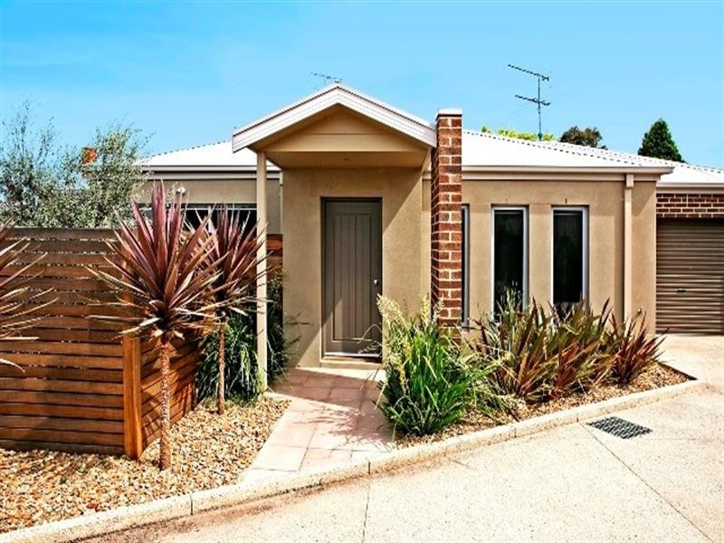 2/4 Belfast Street, Newtown VIC 3220