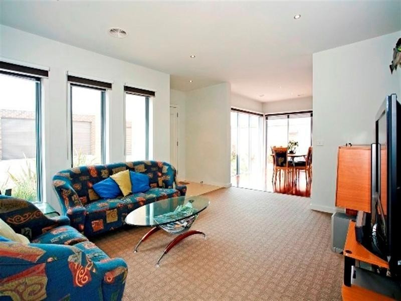 2/4 Belfast Street, Newtown VIC 3220