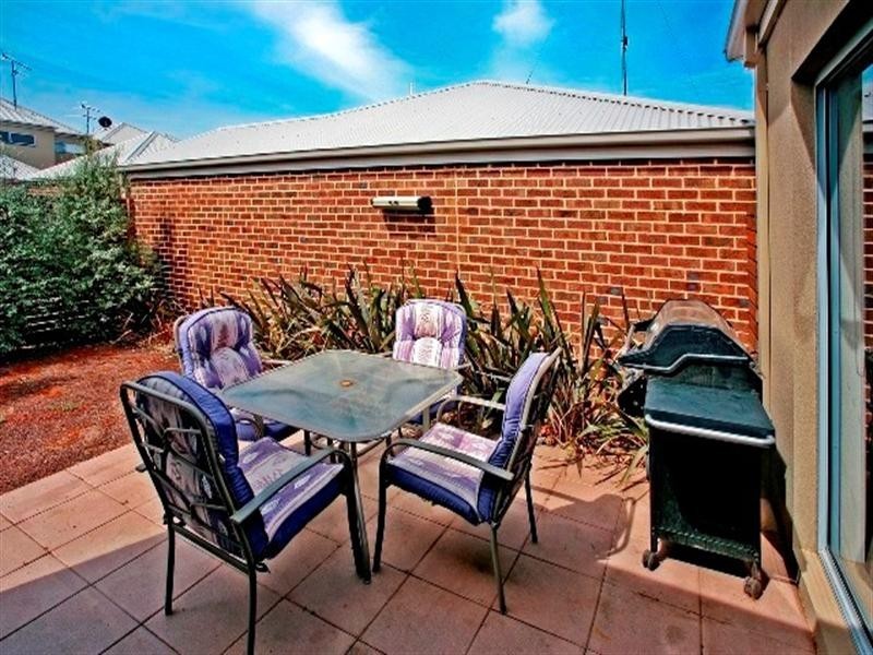 2/4 Belfast Street, Newtown VIC 3220