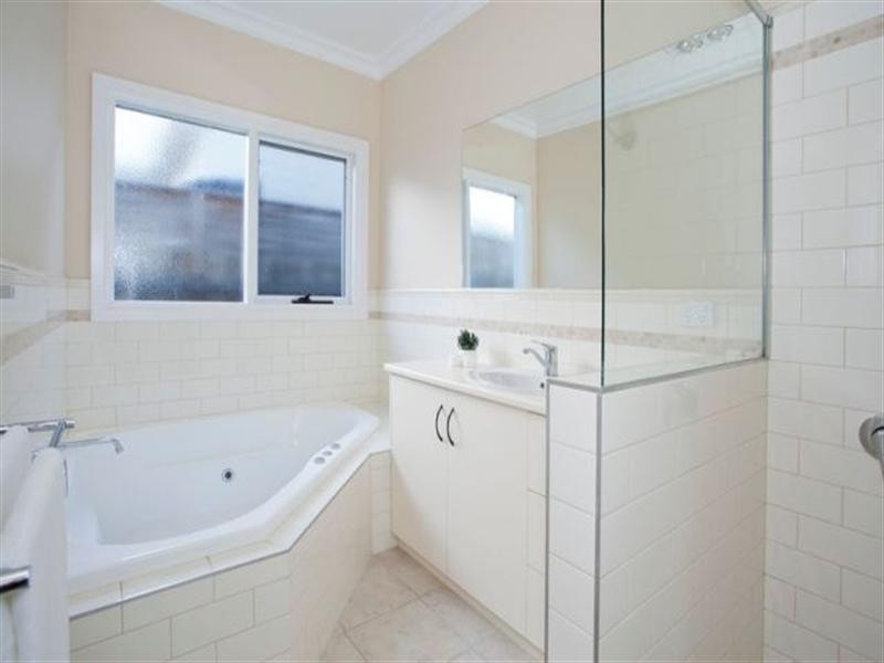 18 Walker Street, Rippleside VIC 3215