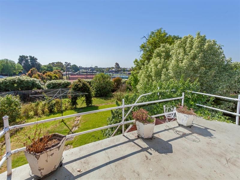 11 Riverview Terrace, Belmont VIC 3216