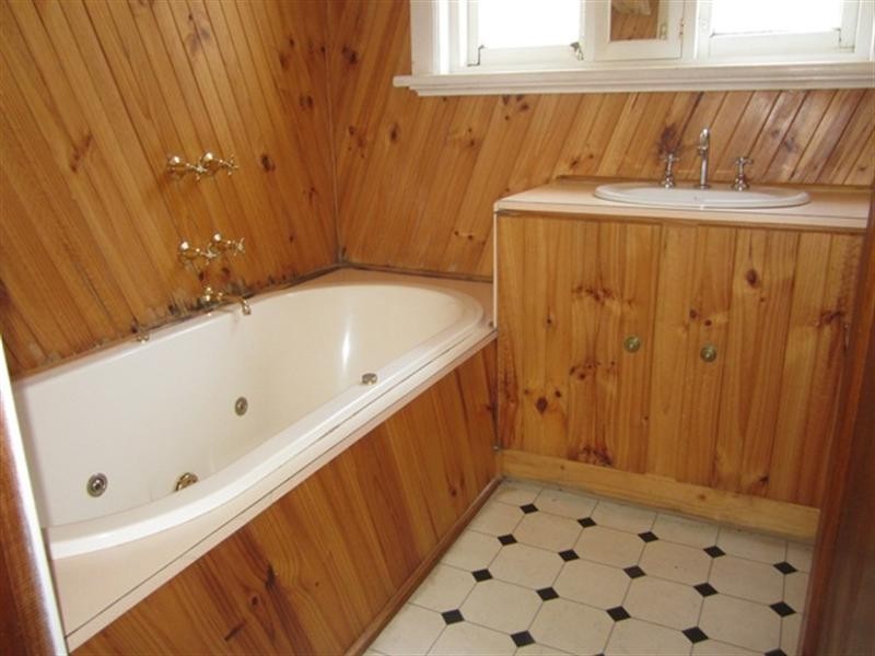 4 Roxby Street, Manifold Heights VIC 3218