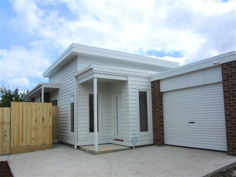 2/27 Deakin Street, Bell Park VIC 3215