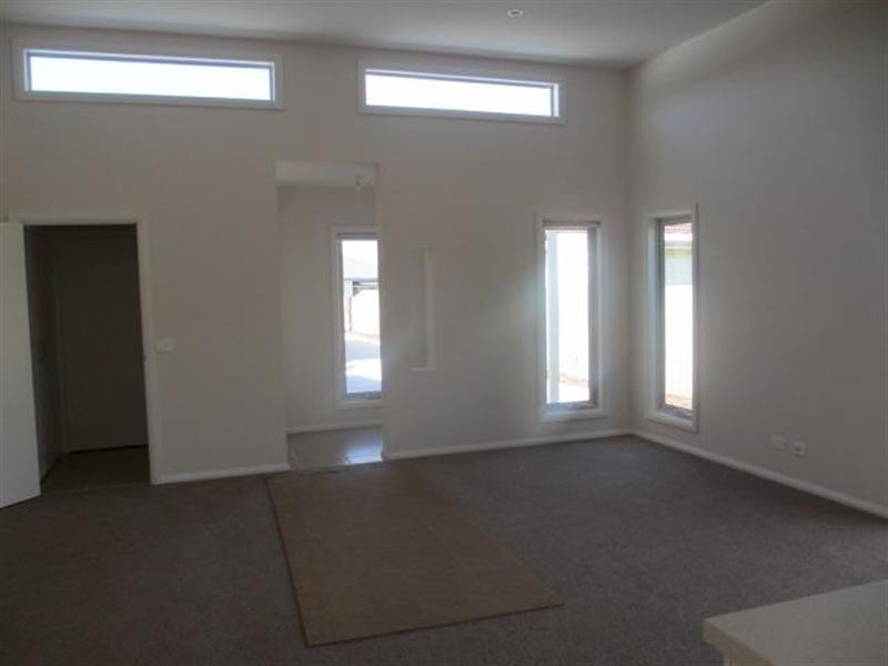 2/27 Deakin Street, Bell Park VIC 3215