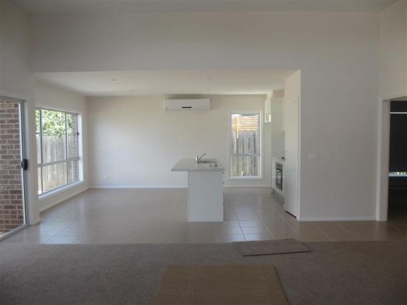 2/27 Deakin Street, Bell Park VIC 3215