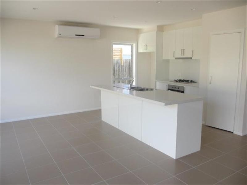 2/27 Deakin Street, Bell Park VIC 3215