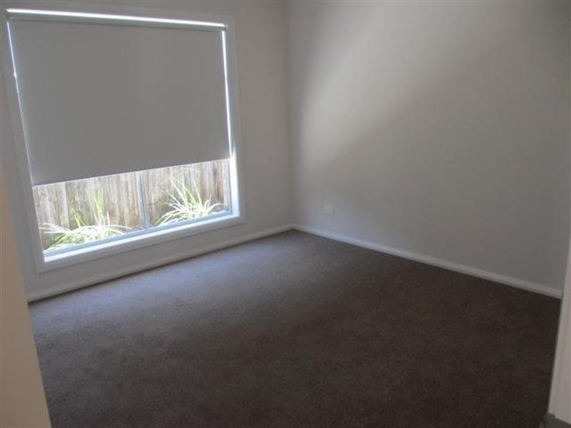 2/27 Deakin Street, Bell Park VIC 3215