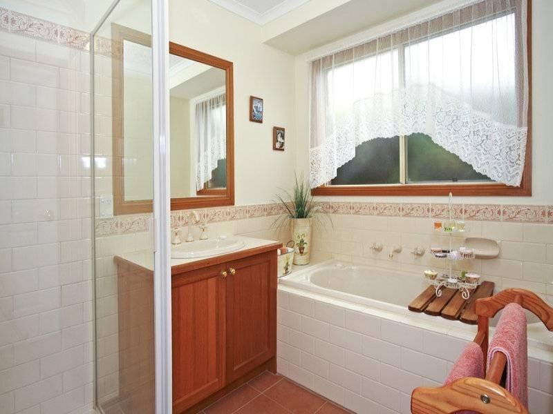 4 Cabernet Crescent, Waurn Ponds VIC 3216