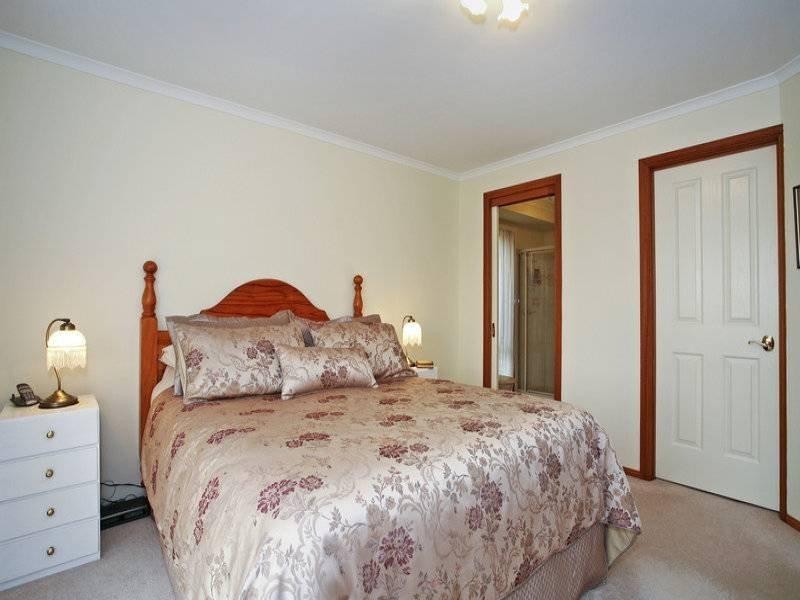 4 Cabernet Crescent, Waurn Ponds VIC 3216