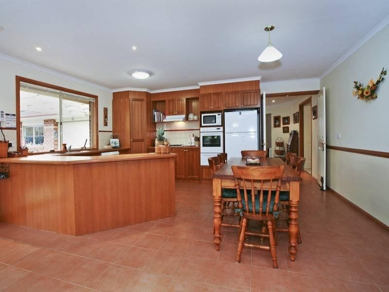 4 Cabernet Crescent, Waurn Ponds VIC 3216