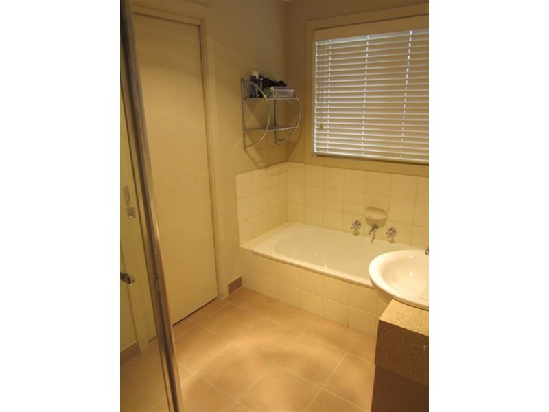 4/51 Tanner Street, Breakwater VIC 3219