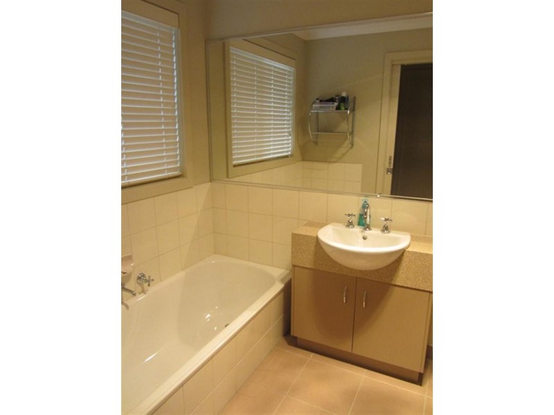 4/51 Tanner Street, Breakwater VIC 3219