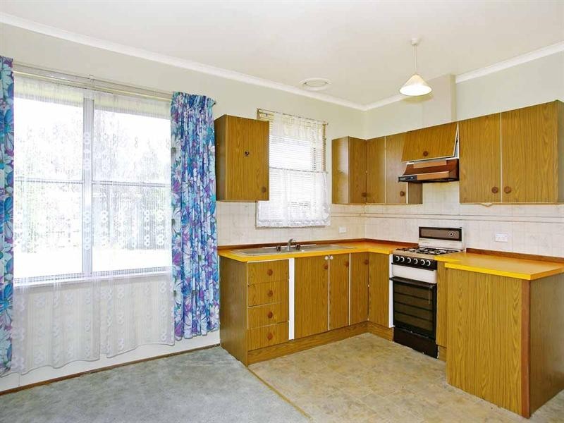 198 St Albans Road, Breakwater VIC 3219