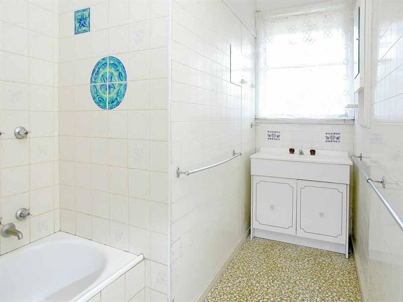 198 St Albans Road, Breakwater VIC 3219