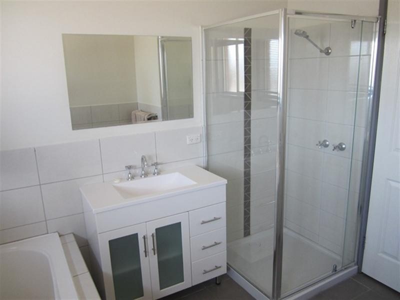 12 Armstrong Court, Whittington VIC 3219