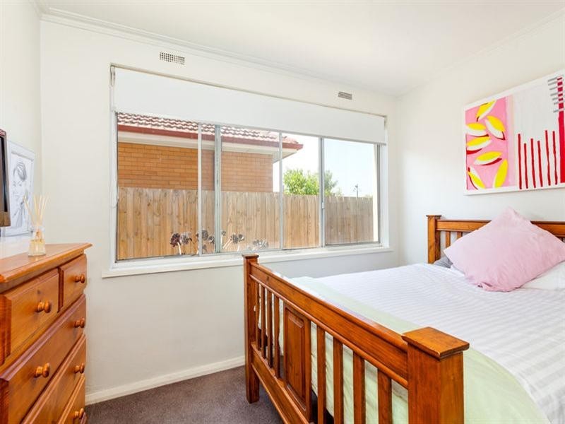 2/14 Osborne Avenue, North Geelong VIC 3215