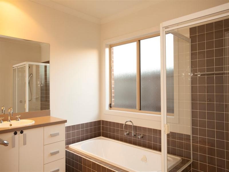 13 Malbec Loop, Waurn Ponds VIC 3216