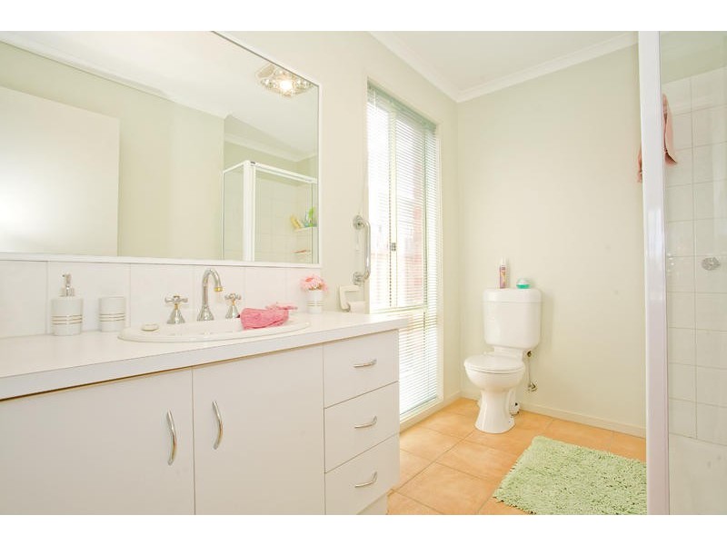 4 Newbank Court, Leopold VIC 3224